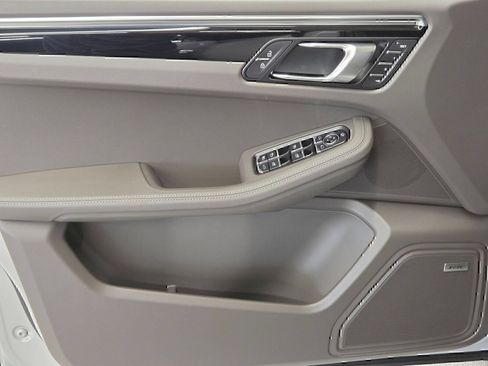 Certified 2026 Porsche Macan AWD/4WD image 14