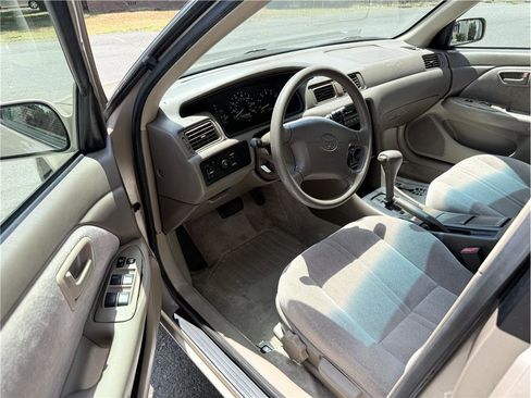 Used 1998 Toyota Camry LE FWD image 11