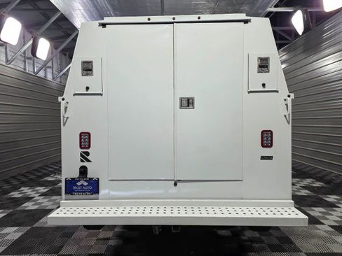 Used 2023 Ford E-350 and Econoline 350 Super Duty w/ Power Windows & Locks Group image 5