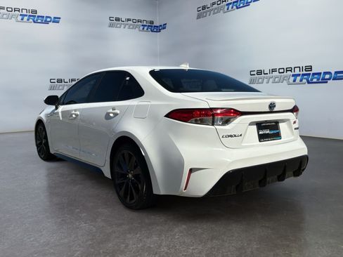 Used 2024 Toyota Corolla SE w/ SE Package FWD image 7