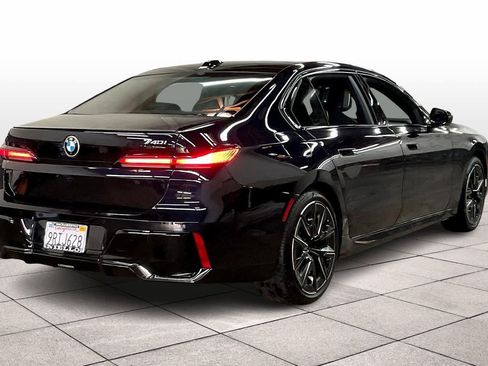 Used 2025 BMW 740i w/ Premium Package image 16