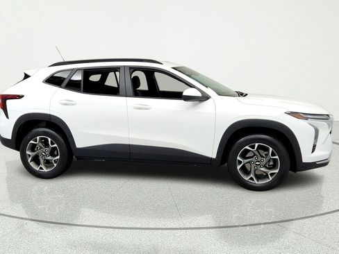 Used 2024 Chevrolet Trax LT FWD image 6