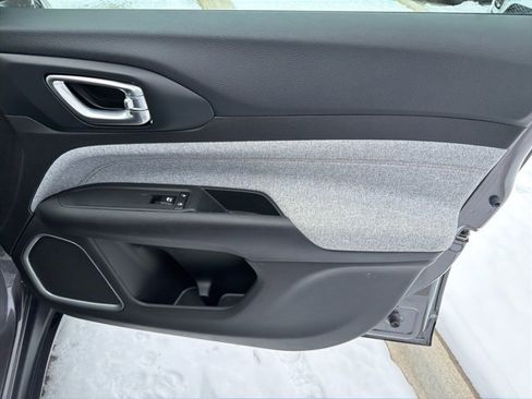 Used 2024 Jeep Compass Latitude image 24