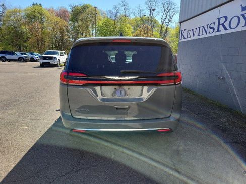 Used 2025 Chrysler Pacifica Select FWD image 7