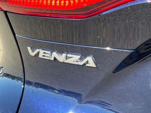 Used 2021 Toyota Venza LE AWD/4WD image 24