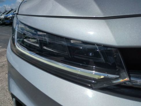 Used 2025 Volkswagen Jetta SE FWD image 10
