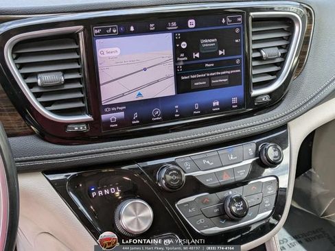 Used 2021 Chrysler Pacifica Limited AWD/4WD image 19