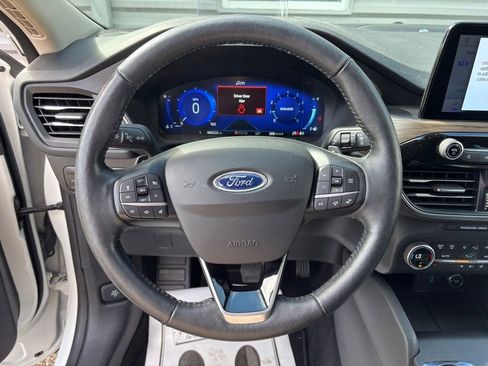 Used 2020 Ford Escape Titanium image 27