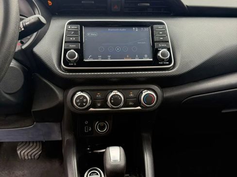 Used 2021 Nissan Kicks S image 11