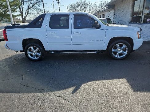 Used 2010 Chevrolet Avalanche LT w/ Luxury Package image 3