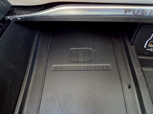 Used 2023 Chrysler Pacifica Limited FWD image 32