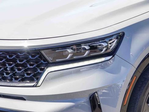 Certified 2023 Kia Sorento SX image 8