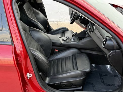 Used 2017 Alfa Romeo Giulia Ti w/ TI 19" Sport Package image 33