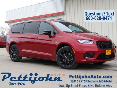 New 2026 Chrysler Pacifica Select w/ S Appearance Package image 1