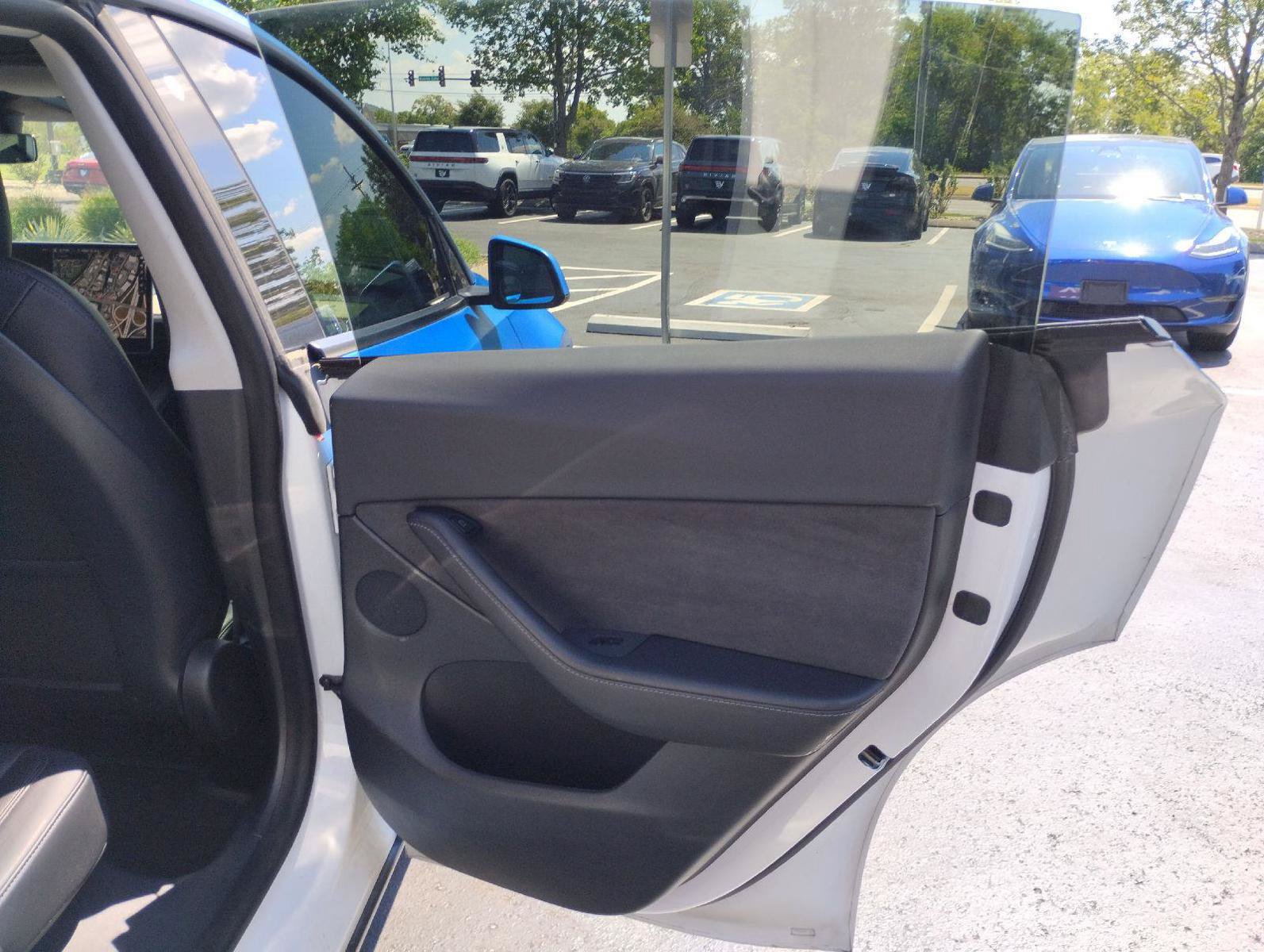 Used 2021 Tesla Model Y Long Range AWD/4WD image 16