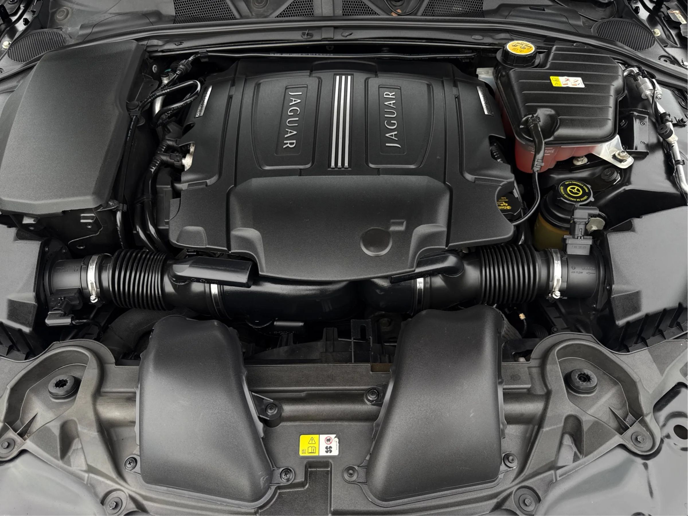 Used 2013 Jaguar XF 3.0 RWD image 9