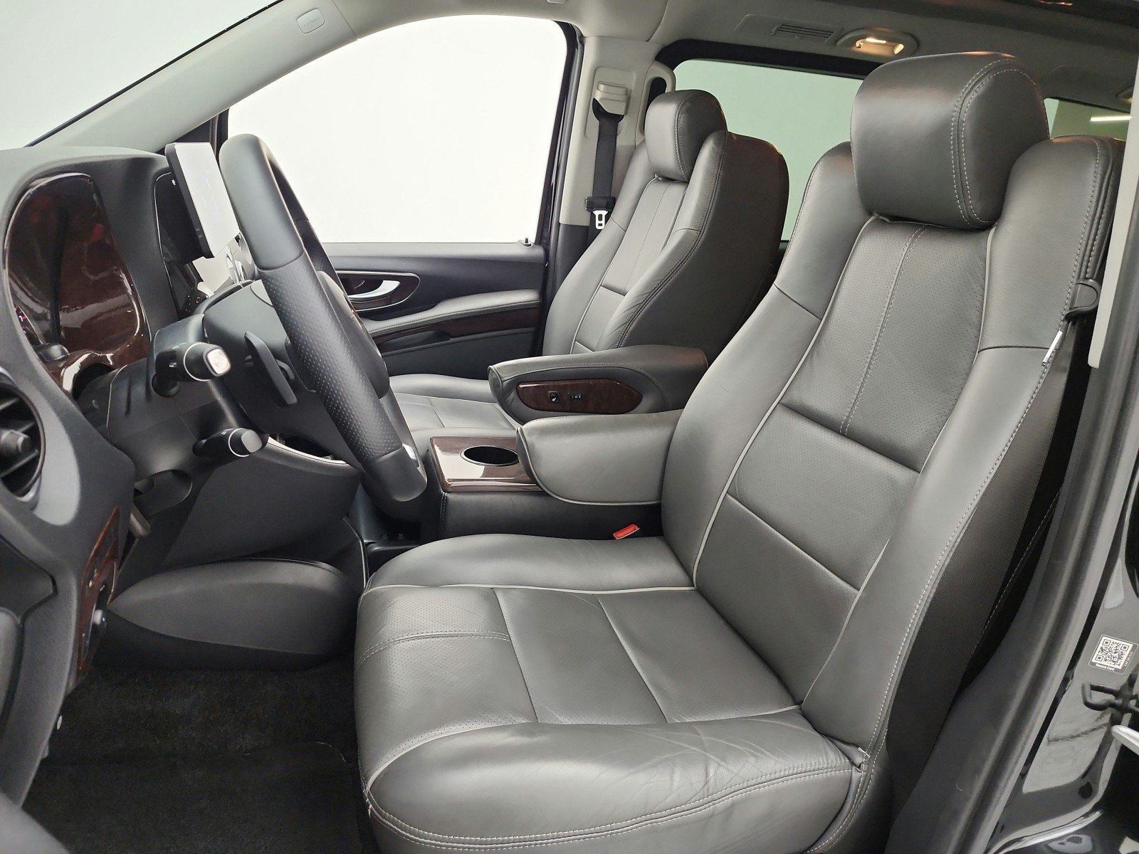 Used 2018 Mercedes-Benz Metris Passenger image 15
