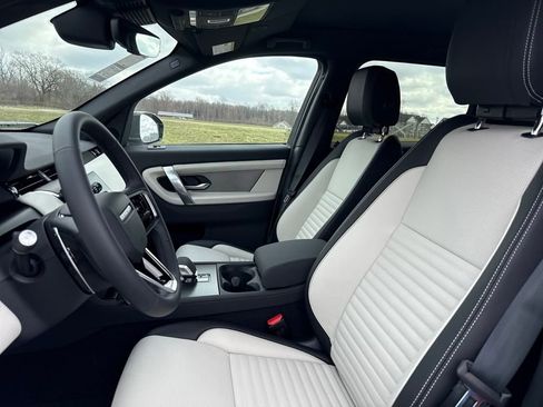 Used 2025 Land Rover Discovery Sport Dynamic SE image 13