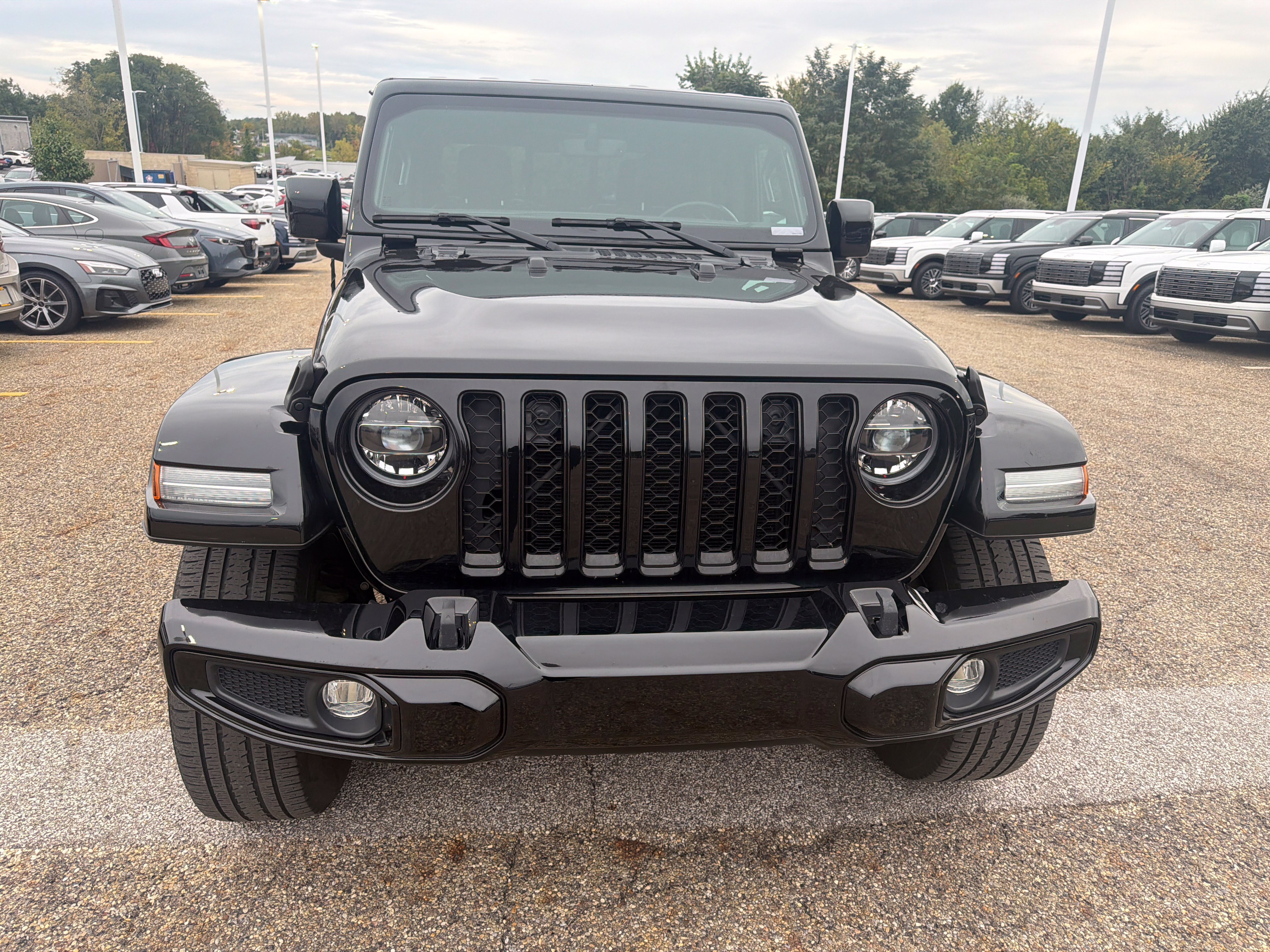Used 2022 Jeep Gladiator Overland AWD/4WD image 3