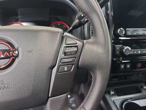 Used 2023 Nissan Titan PRO-4X w/ Pro-4x Convenience Package AWD/4WD image 18