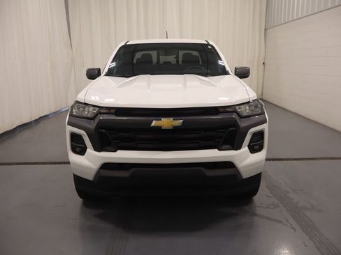 Used 2023 Chevrolet Colorado LT w/ LT Convenience Package II AWD/4WD image 3