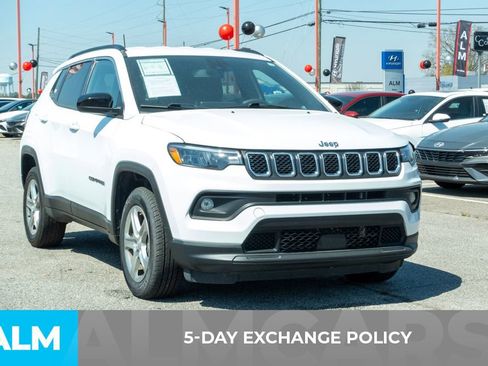Used 2024 Jeep Compass Latitude AWD/4WD image 3