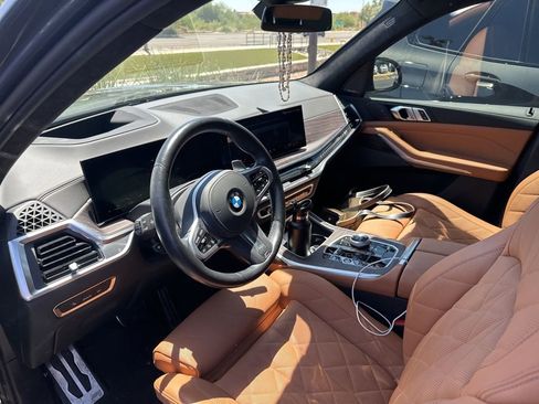 Used 2024 BMW X7 xDrive40i w/ M Sport Package AWD/4WD image 5