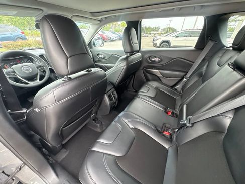 Used 2020 Jeep Cherokee Latitude Plus FWD image 16