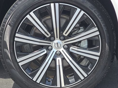 Used 2025 Volvo XC90 B6 Plus AWD/4WD image 16