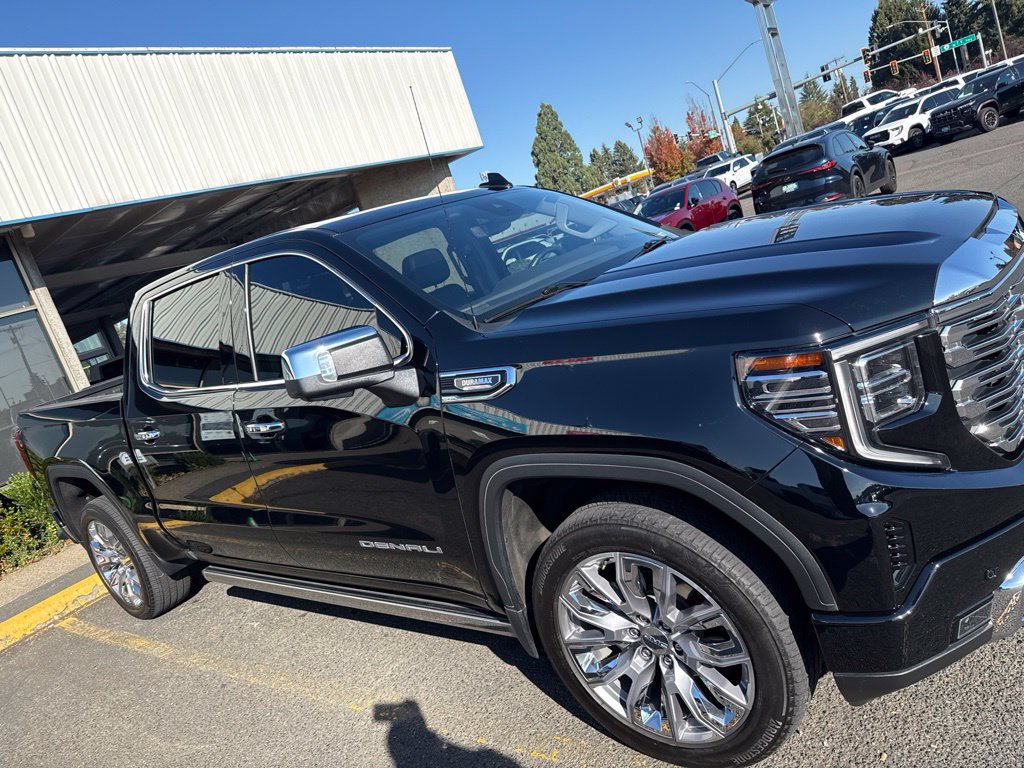 Used 2023 GMC Sierra 1500 Denali w/ Denali Reserve Package AWD/4WD image 2
