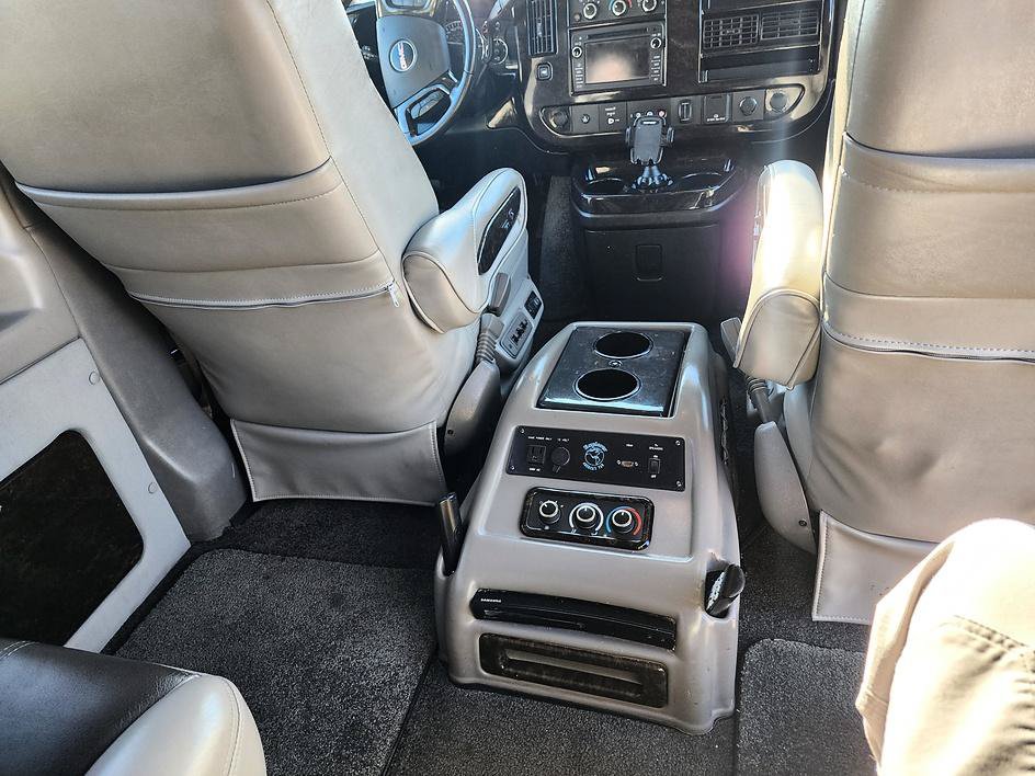Used 2017 GMC Savana 2500 Extended RWD image 7