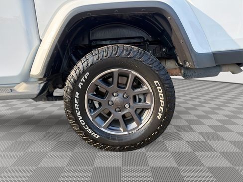 Used 2020 Jeep Gladiator Overland AWD/4WD image 17