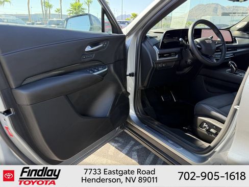 Used 2025 Cadillac XT4 Sport w/ LPO, Onyx Lite Package AWD/4WD image 5