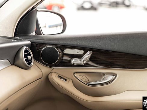 Used 2018 Mercedes-Benz GLC 300 300 4MATIC w/ Premium Package image 10