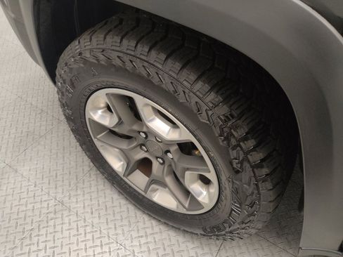 Used 2019 Jeep Cherokee Trailhawk AWD/4WD image 31