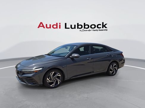 Used 2025 Hyundai Elantra Limited FWD image 5