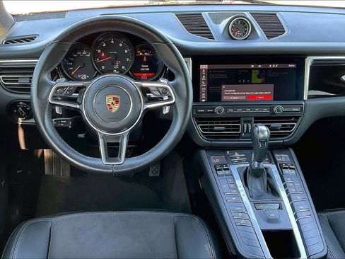 Used 2021 Porsche Macan image 9