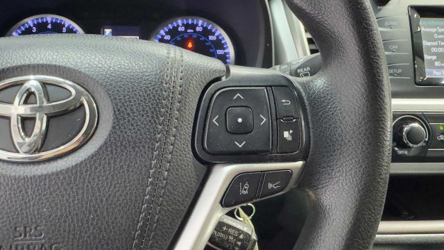 Used 2019 Toyota Highlander LE FWD image 30