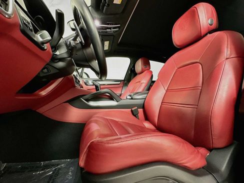 Certified 2021 Porsche Cayenne Turbo AWD/4WD image 5