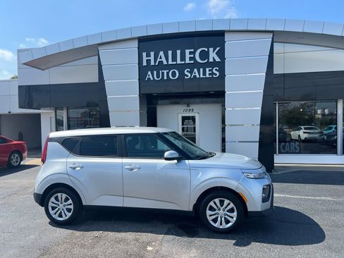 Used 2021 Kia Soul LX image 1