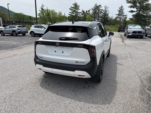 New 2026 Nissan Kicks SR AWD/4WD image 25