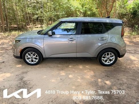 Certified 2025 Kia Soul LX w/ LX Technology Package FWD image 5