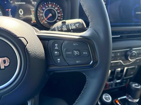 Certified 2025 Jeep Wrangler Unlimited Rubicon w/ Convenience Group AWD/4WD image 19