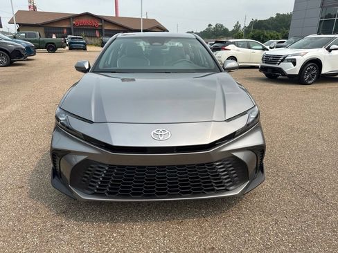 Used 2025 Toyota Camry SE AWD/4WD image 3