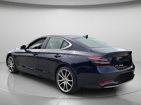 Used 2023 Genesis G70 2.0T RWD image 7