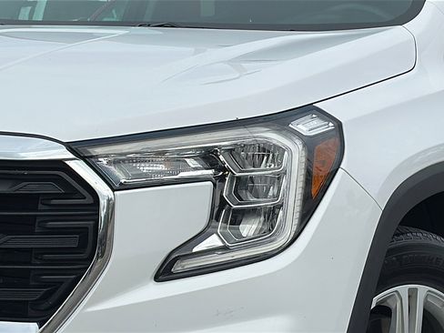 Used 2022 GMC Terrain SLE image 4