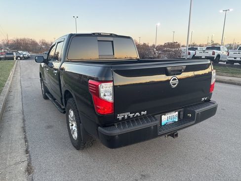 Used 2018 Nissan Titan SV w/ SV Convenience Package image 7
