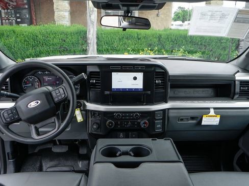 Used 2024 Ford F250 XL w/ XL Chrome Package image 29