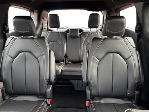 New 2026 Chrysler Pacifica Select image 17
