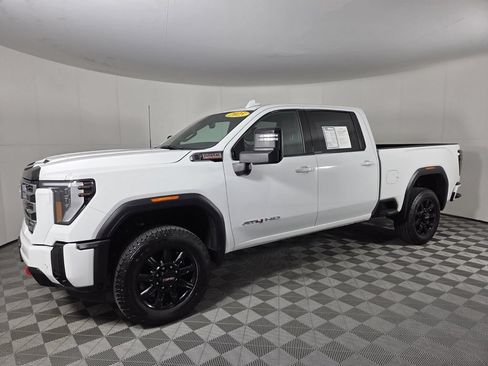 Used 2025 GMC Sierra 2500 AT4 AWD/4WD image 9